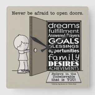 Open deuren vierkante klok