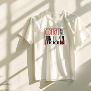 Open nieuwe deur citaat zwart rode letter t-shirt