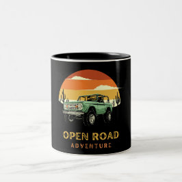 Open road retro adventure Coffee Mugs Tweekleurige Koffiemok
