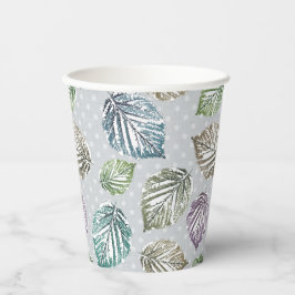 Opengewerkte bladeren op een lichtgrijze achtergro papieren bekers