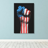 Opgeheven gebalde vuist met Amerikaanse vlag Canvas Afdruk (Insitu (Houten vloer))