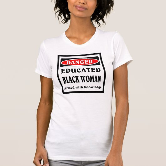 Opgeleide zwarte vrouw. t-shirt (Voorkant)