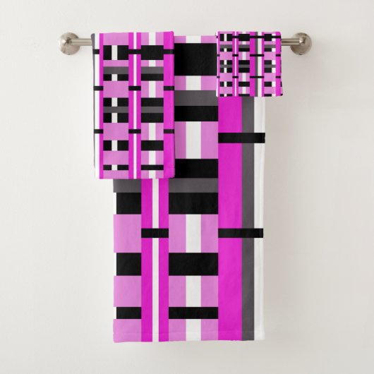 Opgesteld in roze, zwart en grijs bad handdoek (Insitu)