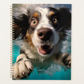 Opgewonden hond zwemmen onder water ontwerp planner (Voorkant)