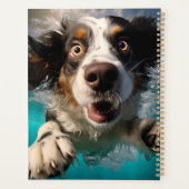 Opgewonden hond zwemmen onder water ontwerp planner (Achterkant)
