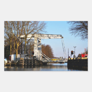 Ophaalbrug over gracht in Nederland. Rechthoekige Sticker
