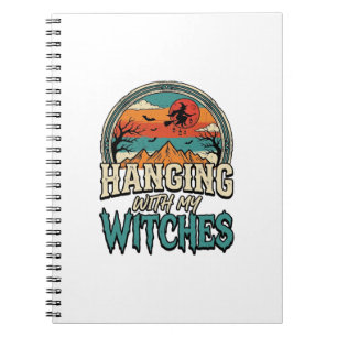 Ophangen Met Mijn Heksen Vintage Halloween-ontwerp Notitieboek