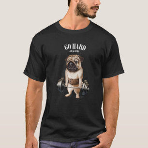 Opleiding van de pug-hond met een barbel klepje t-shirt