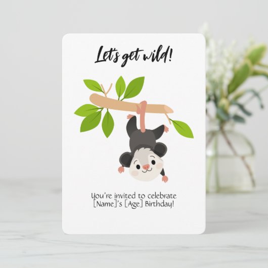 Opossum Birthday Invitation (Debout devant)