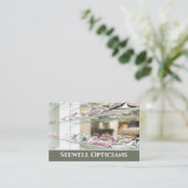 Opticiens & Optométristes Carte de visite. (Debout devant)