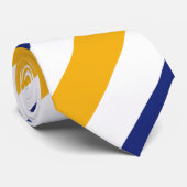 Or blanc et cravate régimentaire bleue de rayure (Roulé)