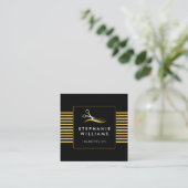 Or et modèle noir de carte de visite de salon de (Debout devant)