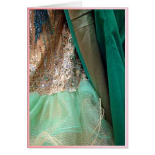 Or et robes vertes de bal d'étudiants