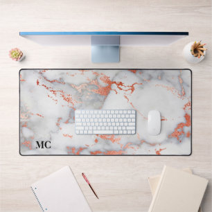 Or rose et marbre blanc avec monogramme