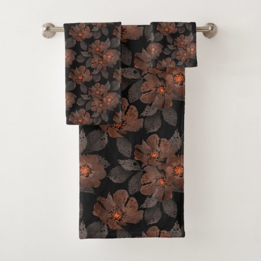 Orange and brown flowers on a black background. (En situation)