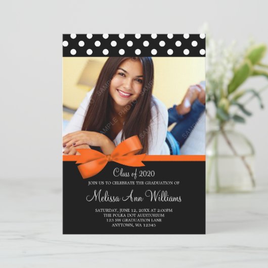 Orange Bow Polka Dot Faire-part d'obtention d'un d (Debout devant)