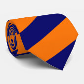 Orange et toute autre cravate rayée (Roulé)