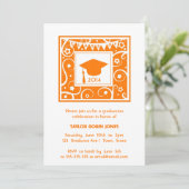 Orange Mortarboard Invitations de diplômes moderne (Debout devant)