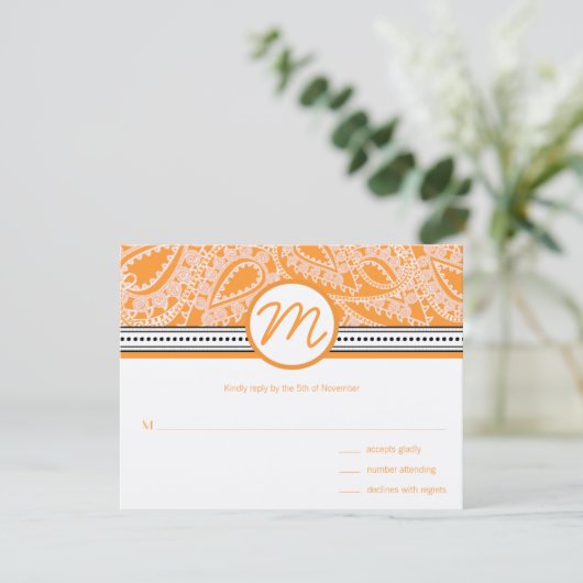 Orange Paisley Wedding RSVP avec points (Debout devant)