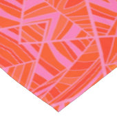 Orange sur la nappe géométrique rose de motif par (Angle)