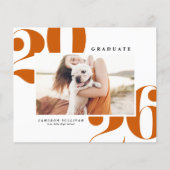 Oranje 2025 Bold Typography Afstuderen Invitation (Voorkant)