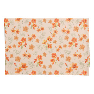 Oranje bloemen met groene bladeren kussensloop