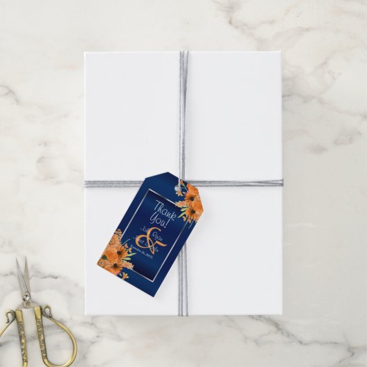Oranje bloemen op Navy Blue Cadeaulabel (Met Touw)