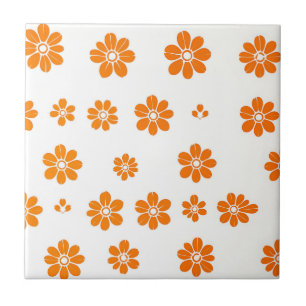 Oranje bloemstencilpatroon op witte achtergrond tegeltje