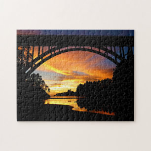 Oranje Californische kustzonsondergang onder Brug Legpuzzel