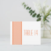 Oranje Chevron Border Table Number Briefkaart (Staand voorkant)