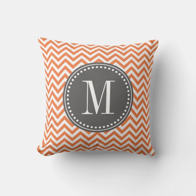 Oranje Chevron Zigzag Gepersonaliseerd Monogram Kussen (Voorkant)