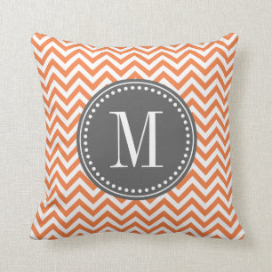 Oranje Chevron Zigzag Gepersonaliseerd Monogram Kussen