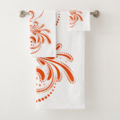 Oranje draai op witte achtergrond bad handdoek (Insitu)