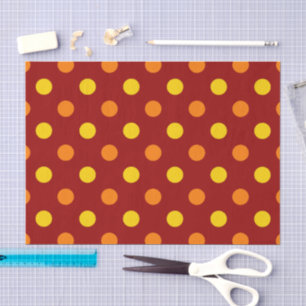 Oranje en gele polka stippen op rood tissuepapier