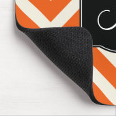 Oranje en witte Chevron Stripes met monogram Muismat (Hoek)