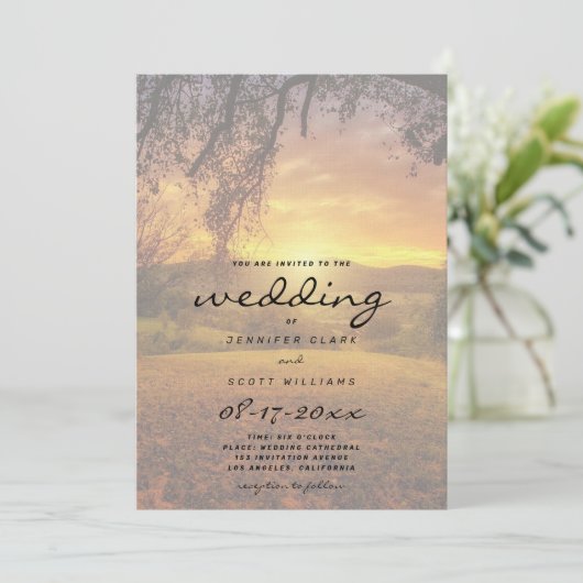 Oranje geel mooie zonsondergang platteland bruilof kaart (Staand voorkant)