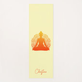 Oranje-geel yogapose met aangepaste naam yogamat (Voorkant)