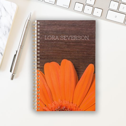 Oranje Gerber Daisy en Rustic Barn Wood Planner