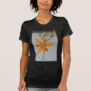 Oranje gespot Iris genaamd een Blackberry-lelie T-shirt