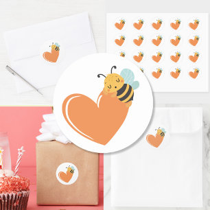 Oranje hart met slapen schattige baby Bumblebee Ronde Sticker