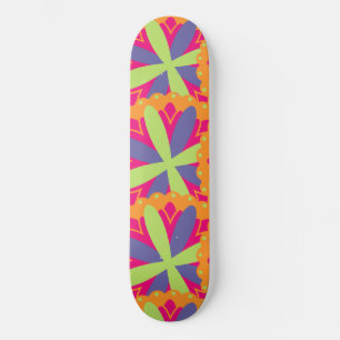 Oranje illustratie van bloemvormen skateboard