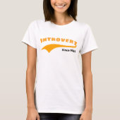 Oranje Introvert Typografie Swoosh Aangepaste datu T-shirt (Voorkant)