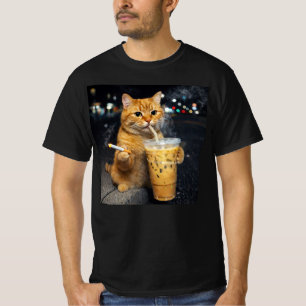 oranje kat drinkt ijskoude koffie terwijl hij siga t-shirt