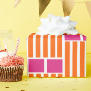 Oranje lijnen en roze dozen cadeaupapier