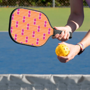 Oranje lijnen en roze dozen pickleball paddle