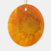 Oranje Marigold Macro Custom Birthday Keramisch Ornament (Links)