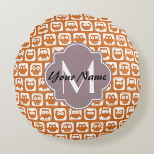 Oranje monogrammen rond kussen