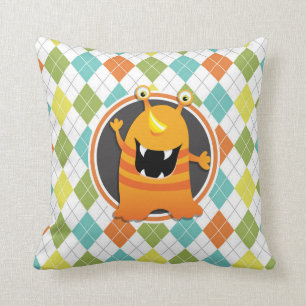 Oranje monster op kleurrijke patronen kussen