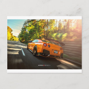 Oranje Nissan GT-R die door de straten van Seattle Briefkaart