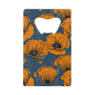 Oranje papaver op donkerblauw kredietkaart flessenopener